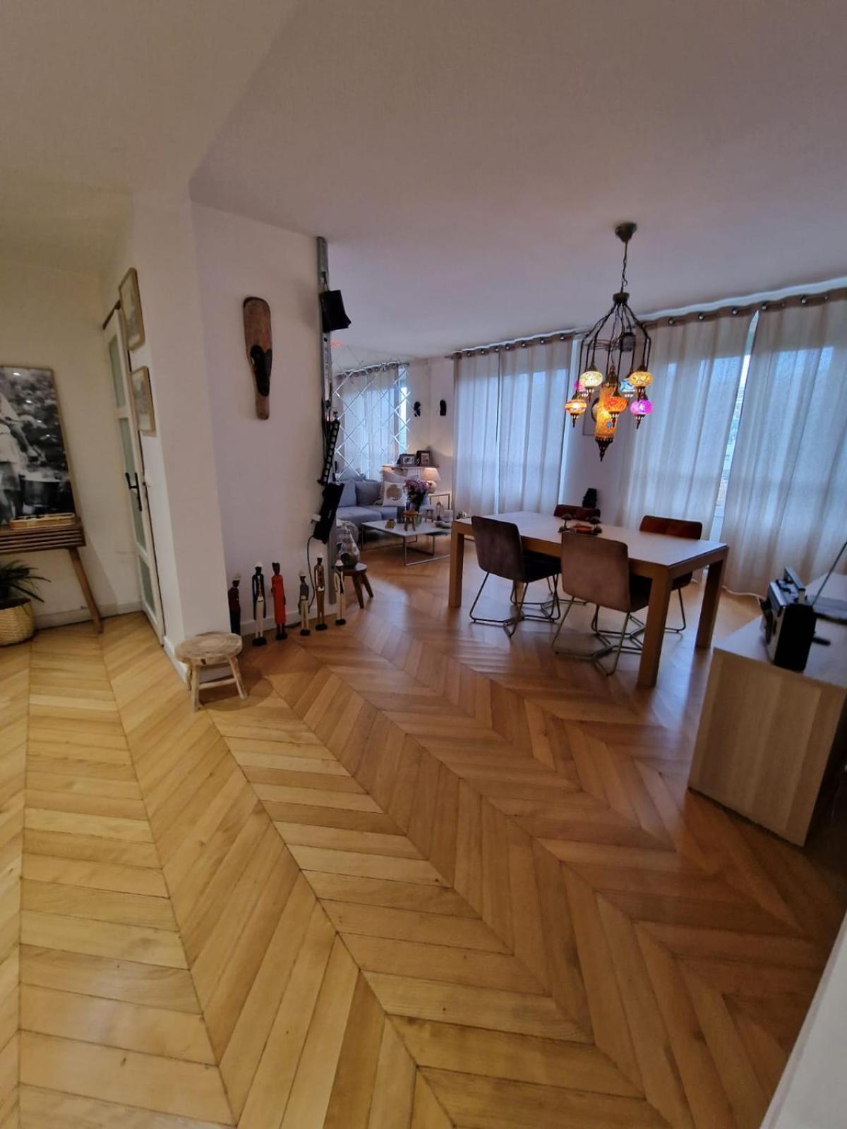 Magnifique 12 * Paris